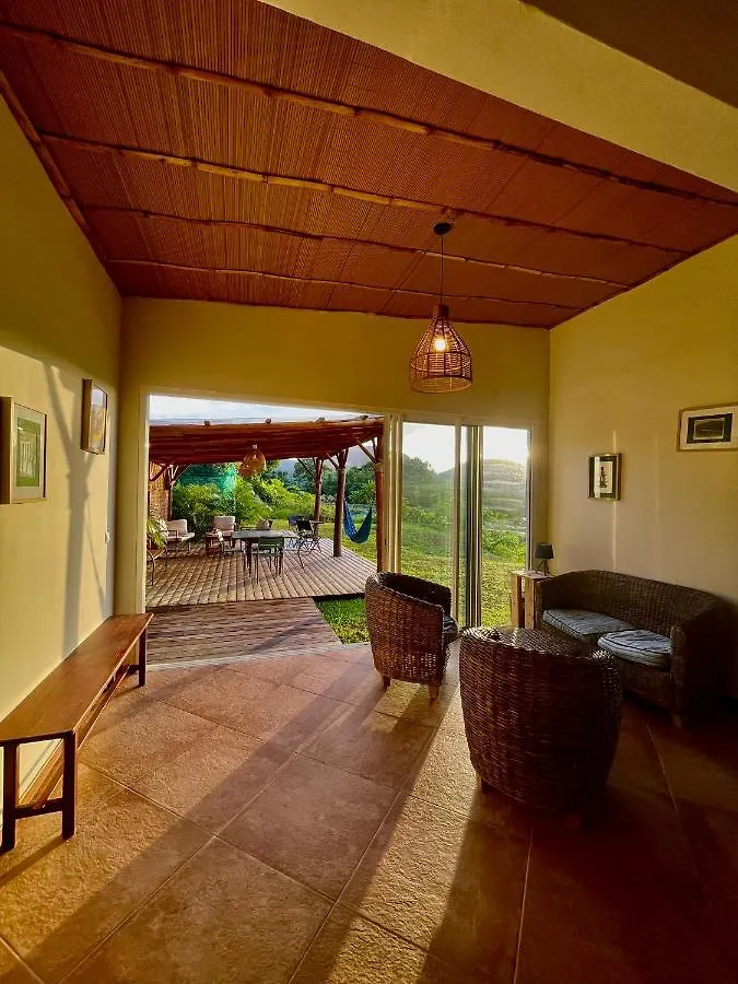 Chambre Et Sdb Privative Roucou Vue Mont Pelee Dans Maison Partagee Le Morne-Rouge