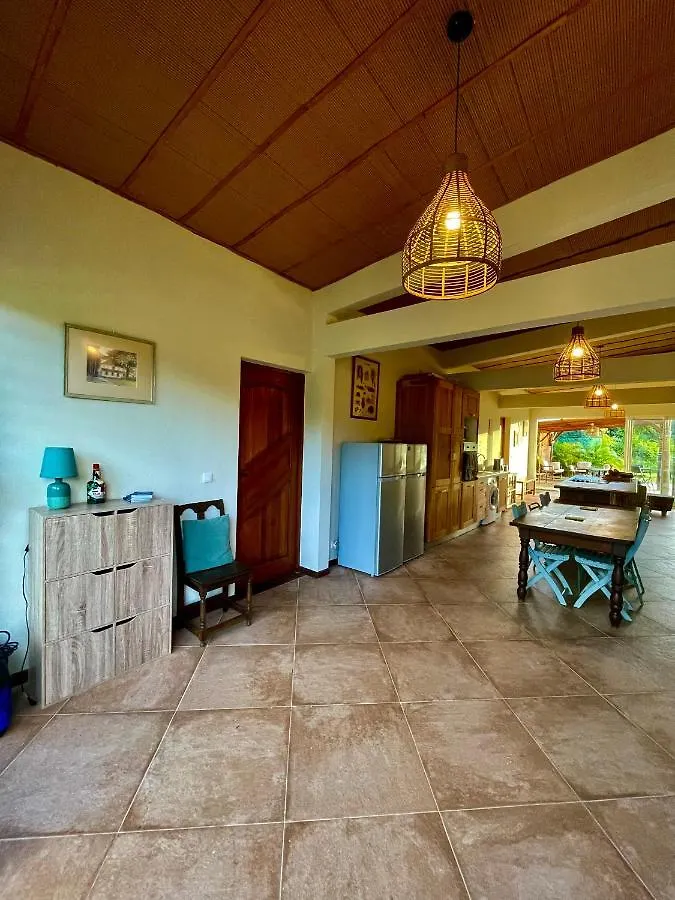 Chambre Et Sdb Privative Roucou Vue Mont Pelee Dans Maison Partagee Le Morne-Rouge منزل للإقامة
