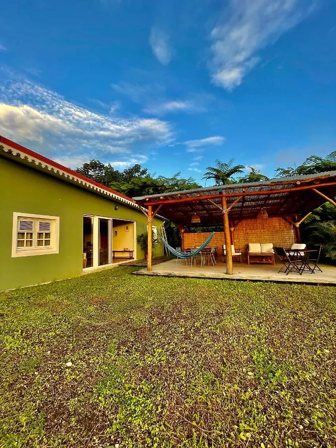 Проживание в семье Chambre Et Sdb Privative Roucou Vue Mont Pelee Dans Maison Partagee Le Morne-Rouge